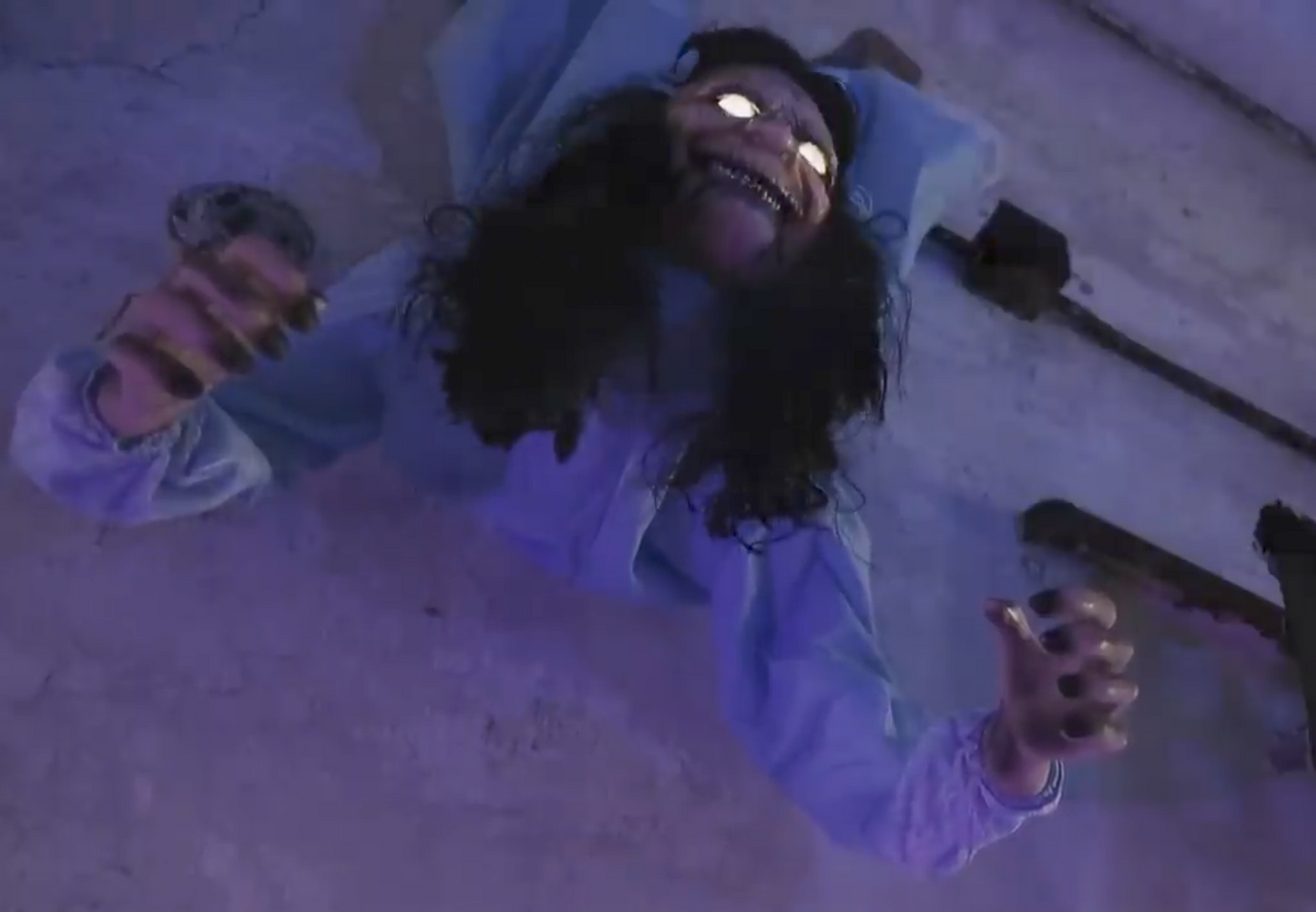 Exorcist Possessed Girl Evil Animatronic Halloween Animated Haunt House Prop