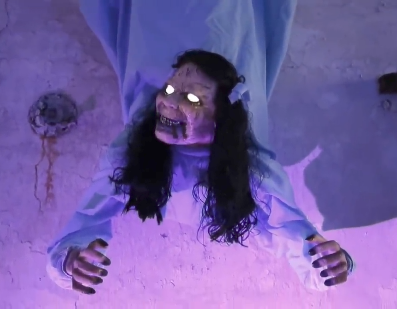 Exorcist Possessed Girl Evil Animatronic Halloween Animated Haunt House Prop