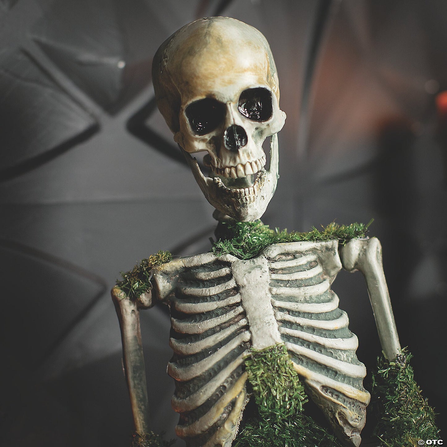 See Video! 4 Ft Mossy Skeleton Animated Halloween Home Decoration Haunted Prop