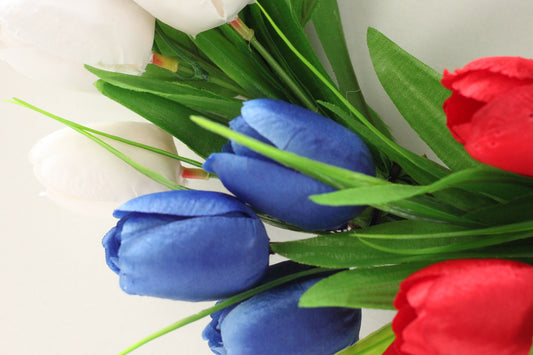 Red, White & Blue Tulip Wreath – 16” Patriotic Door Décor - Holiday Spirit Shop
