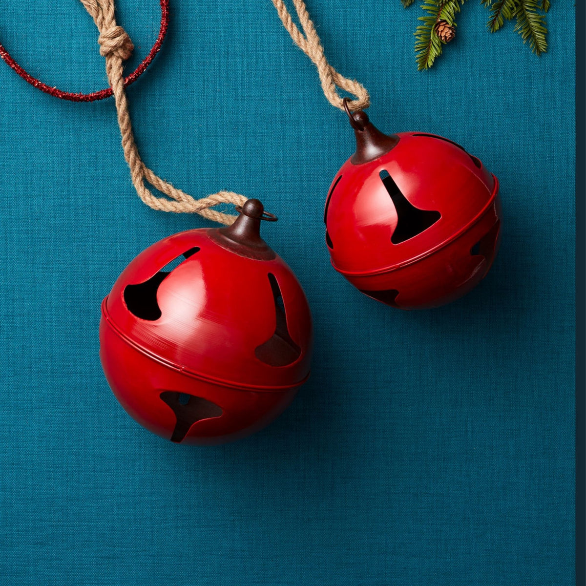 Red Metal Sleigh Bell with Jute Hanger (Set of 2) — manufacturer image 3